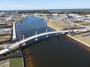 Pelican Waters pedestrian and cycle bridge